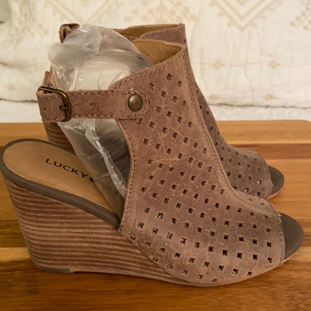 LUCKY BRAND WEDGES size 5.5 LEATHER UPPER